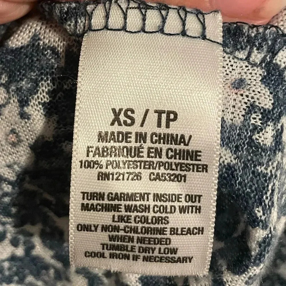 Aeropostale buttoned short sleeve fitted blouse size XS - Picture 4 of 4